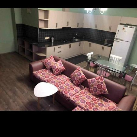 Apt On Gorgasali 94 Apartamento Batumi Exterior foto